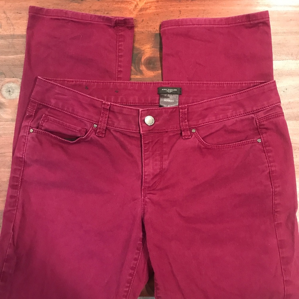 NWOT Ann Taylor LOFT Maroon Jeans Size 6